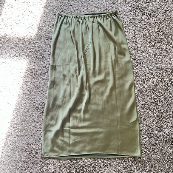 High waisted satin midi slip skirt - Picture 3 of 8